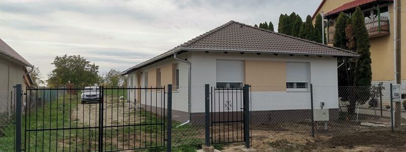 Gomba Bartók Béla utca családi ház